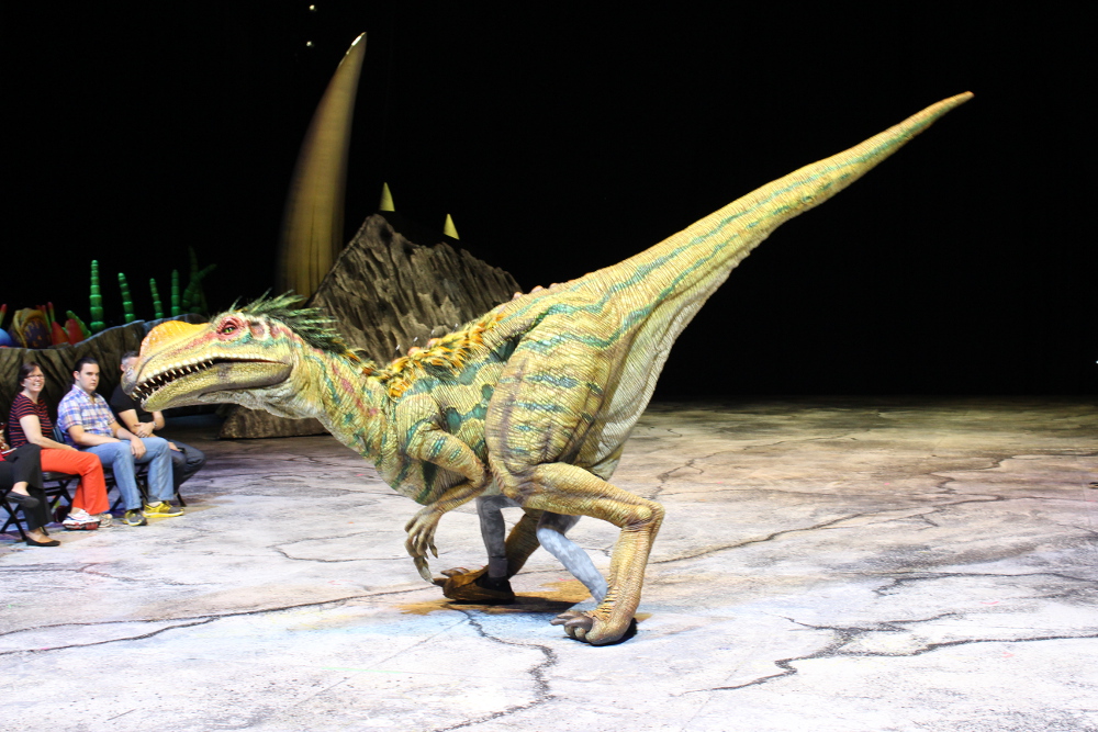 dinosaurs live artea