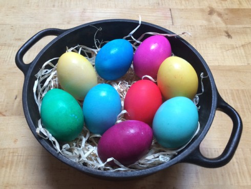 best way to color eggs