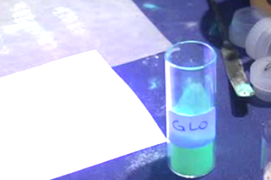 11 Glow in the Dark Science Experiments to Try Tonight
