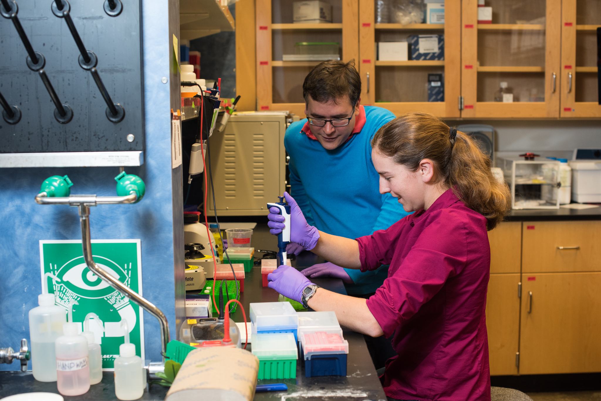 Ит стартап. Stored research. Организации будущего. Stored research. Ученый с пробиркой.