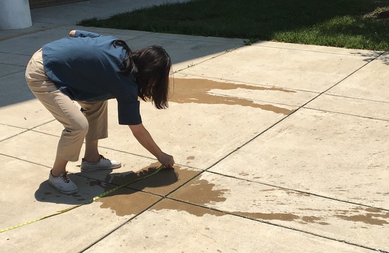 measuring the water balloon splash