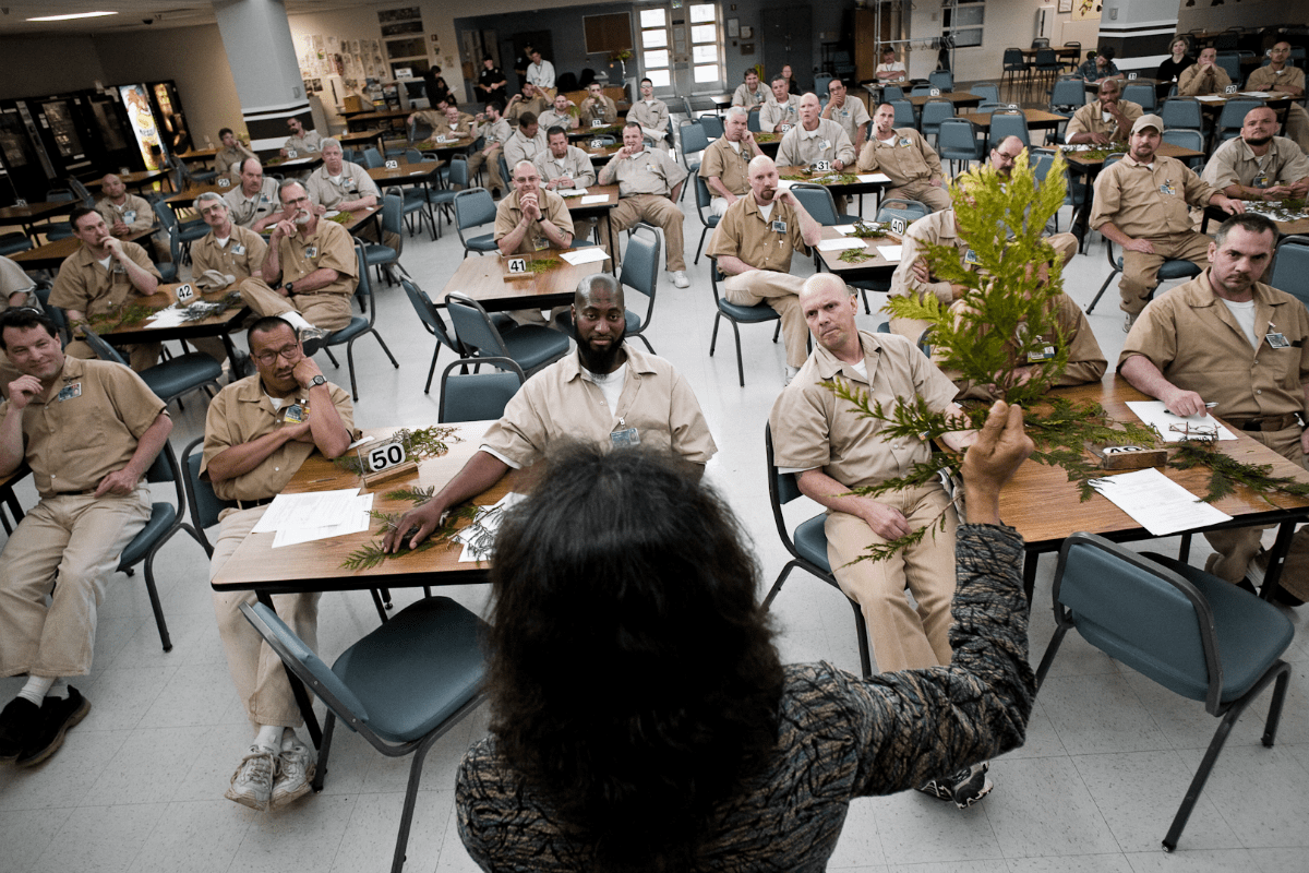 Nalini Nadkarni lecturing people at the Stafford Creek Corrections Center in Washington