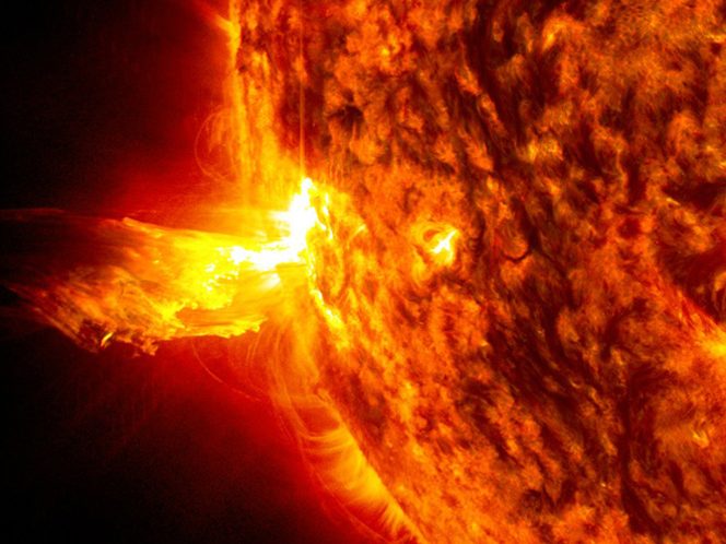 Sun Emits a Solstice coronal mass ejection