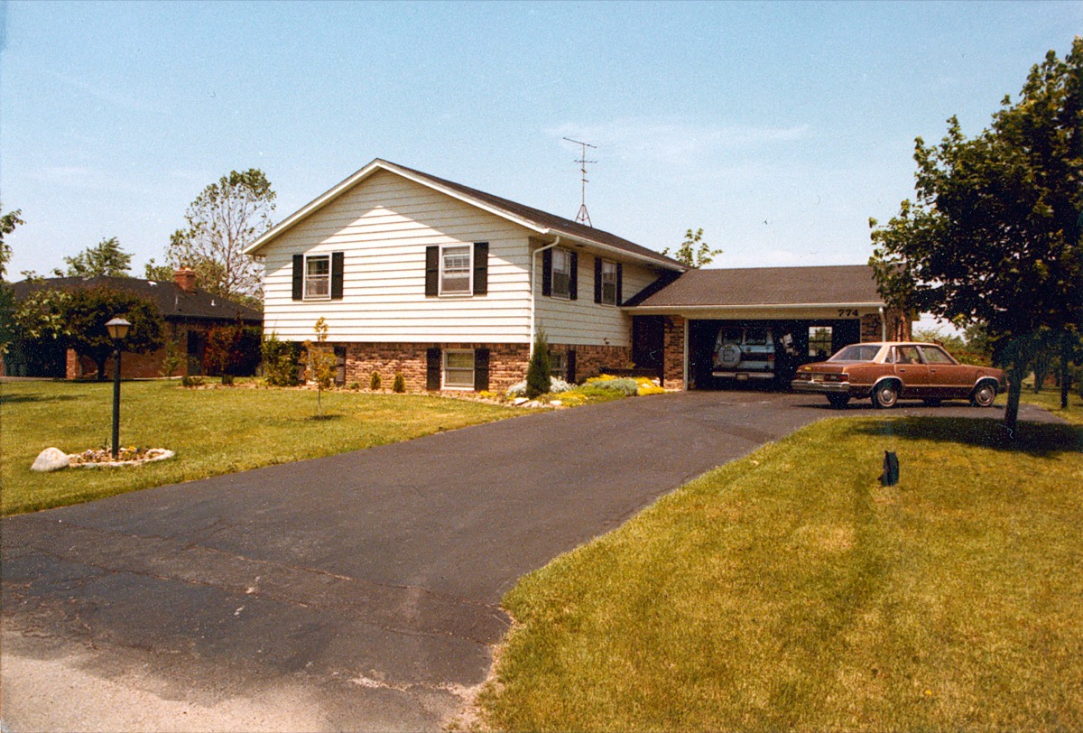 An old picture of a house from the 1980s.