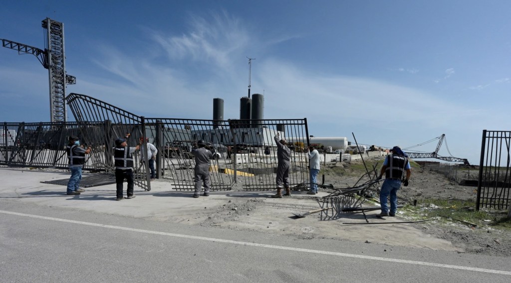 Workers replace fencing on SpaceX's launchpad 