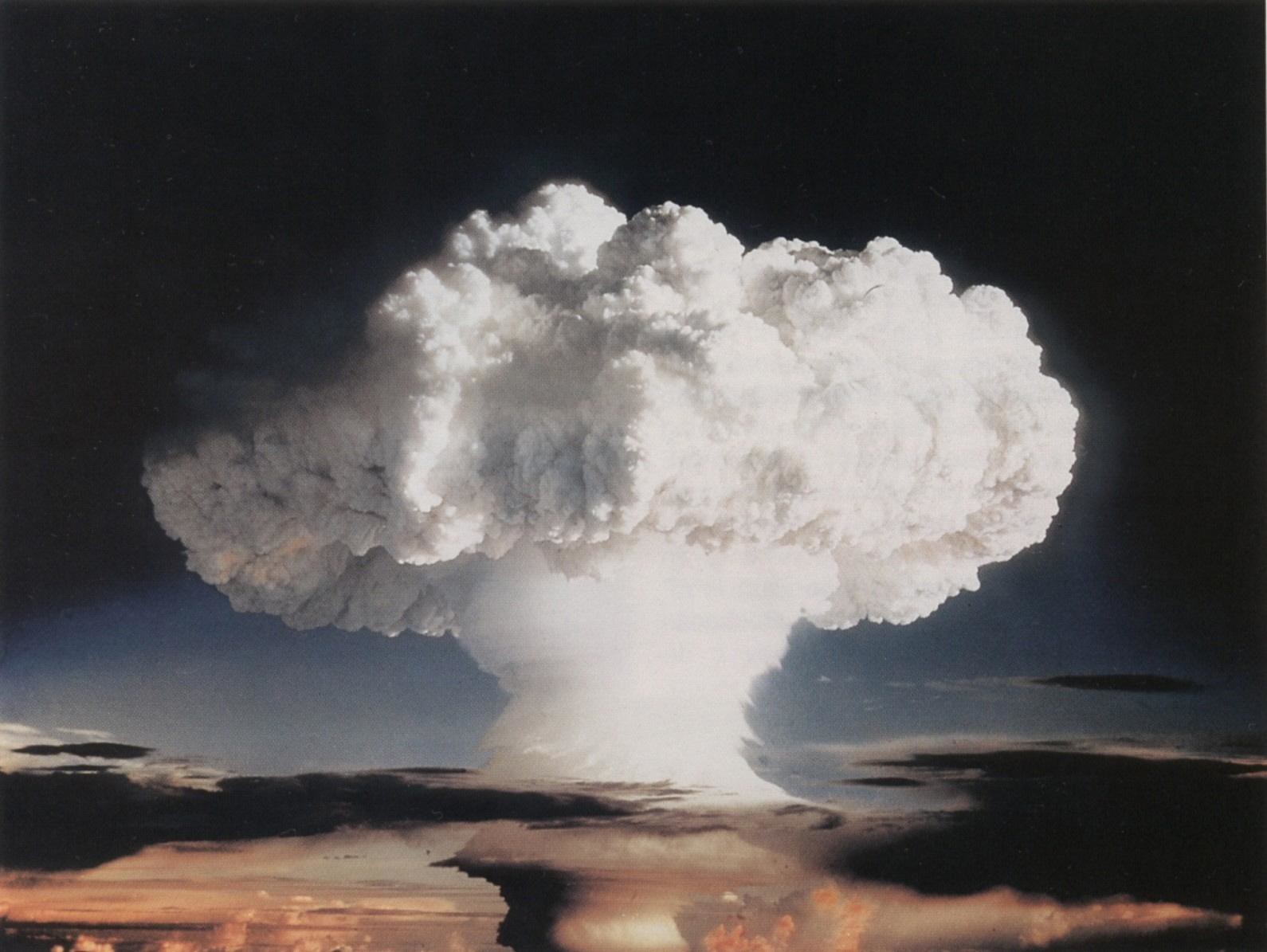 Nuclear testing. Водородная бомба США. Атомный взрыв. Атомный гриб. Атомное оружие