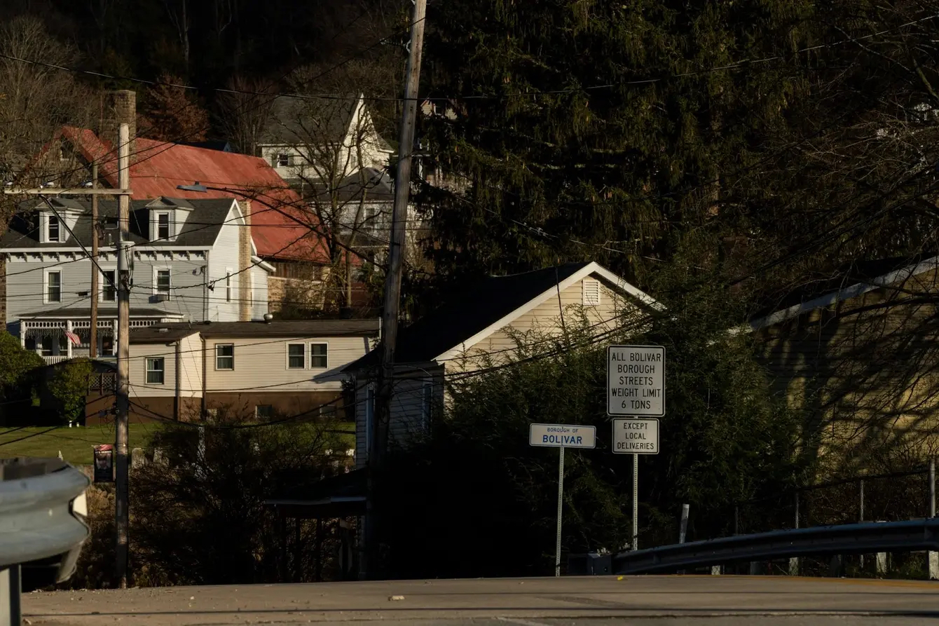 A street leading to some homes. The sign on the road reads "Borough of Bolivar"