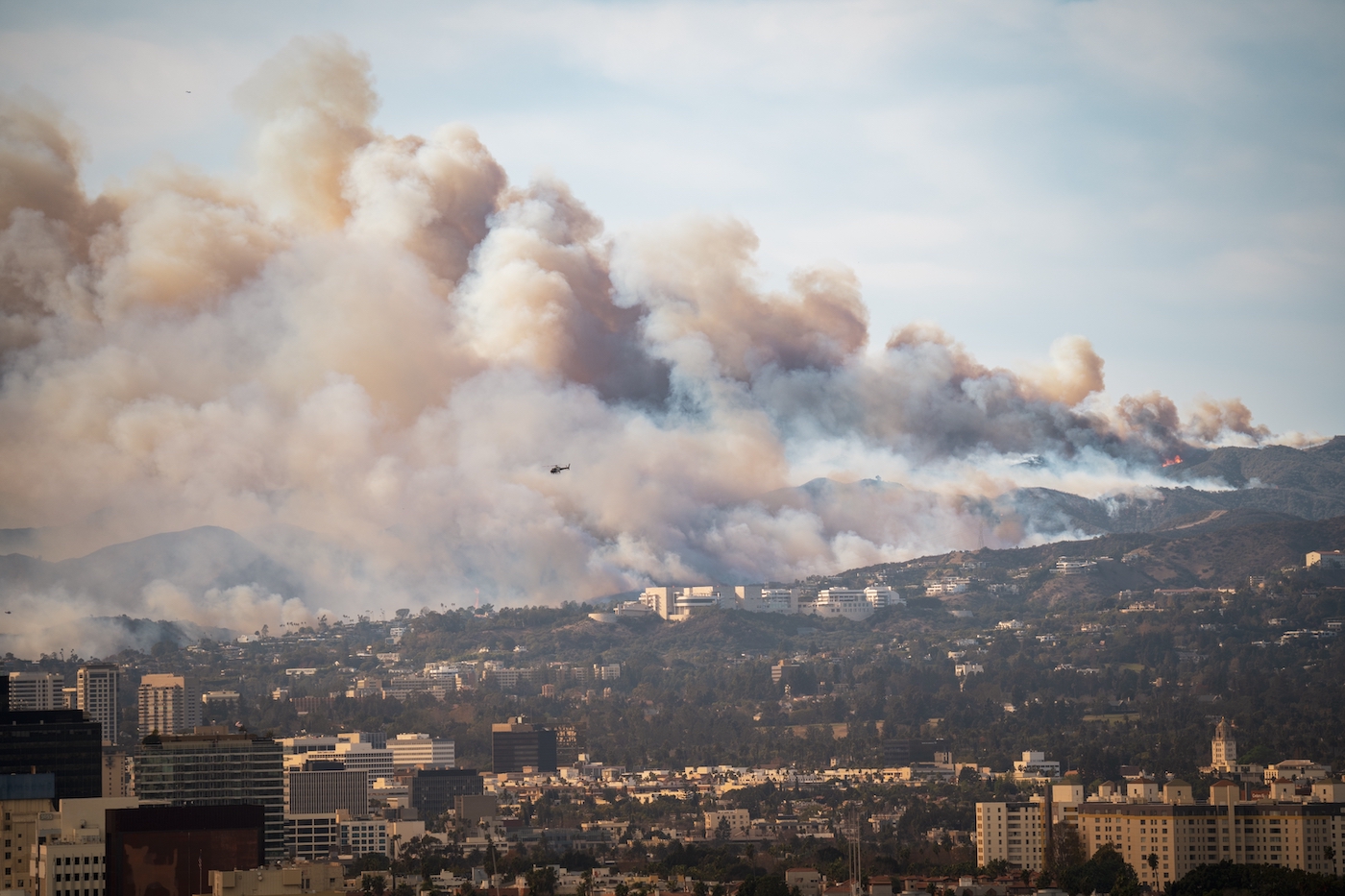 Images showcase dense smoke clouds, burning hillsides, and urban areas at risk. 2pm - 3pm.