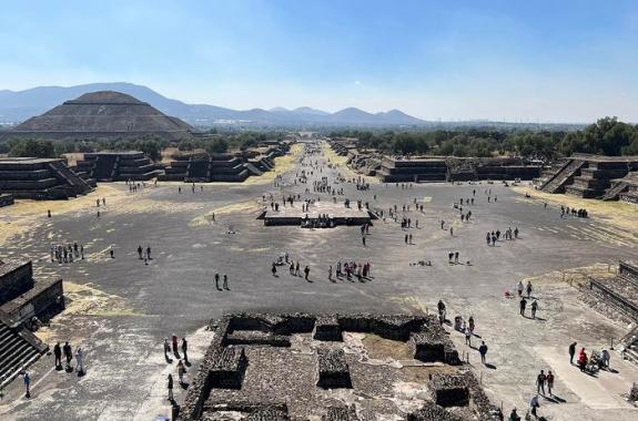 Wide open plaza and avenues in the ancient Mexican city of Teotihuacan, a society in which people had more voice. Photo by Linda Nicholas, Field Museum.