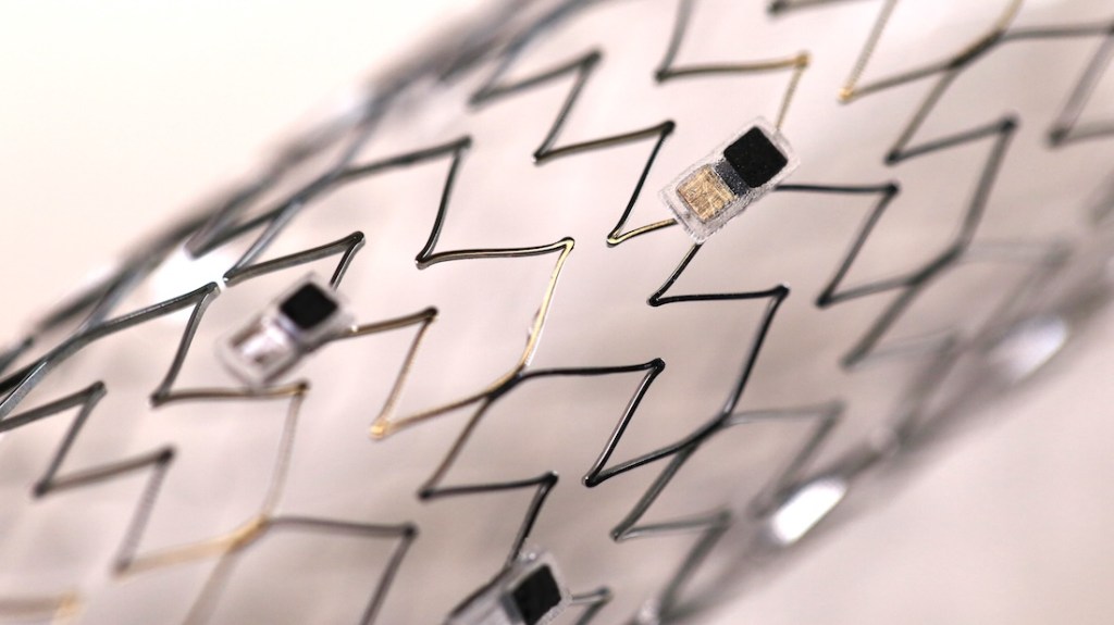 Image of a tiny pacemaker in zig zaggy piece of metal wire.
